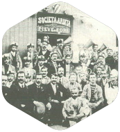 Foto soci davanti la sede sociale 1906